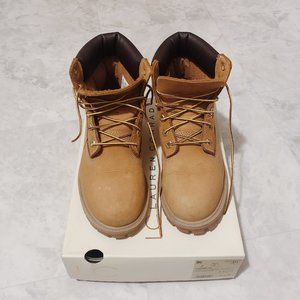 *SOLD* TIMBERLAND BOOTS